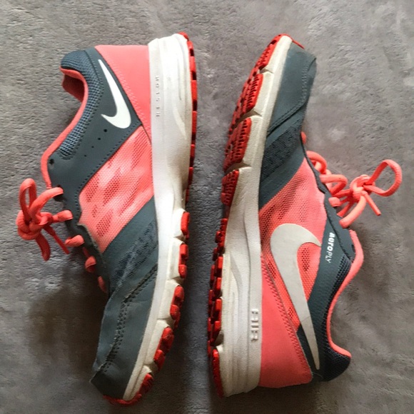 Nike Air Relentless 4 Salmon and Gray Sneakers - Picture 3 of 6